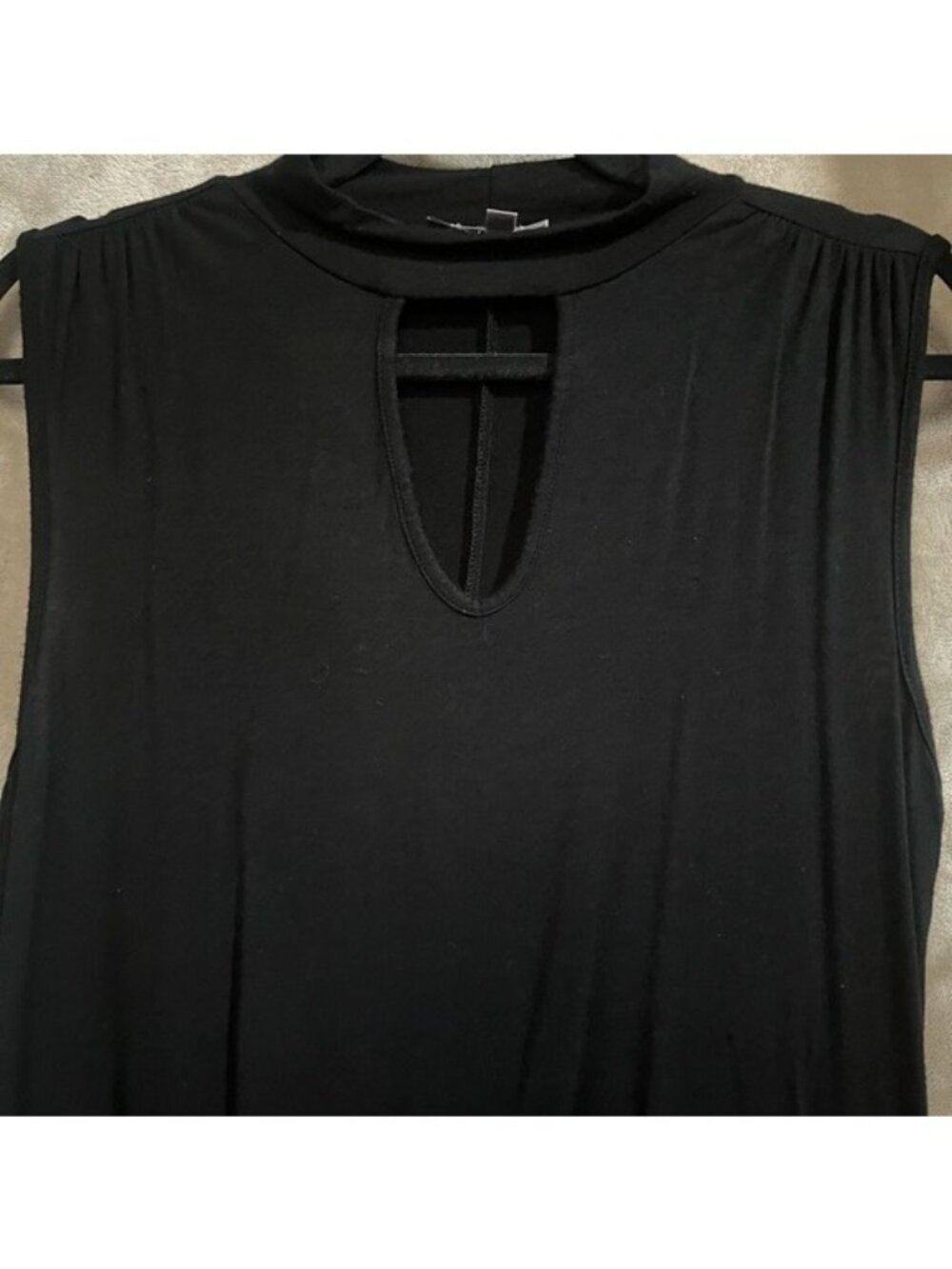 Jennifer Lopez Black Sleeveless Keyhole Neckline Choker Cut Top Tunic Collar (M) - Picture 7 of 16